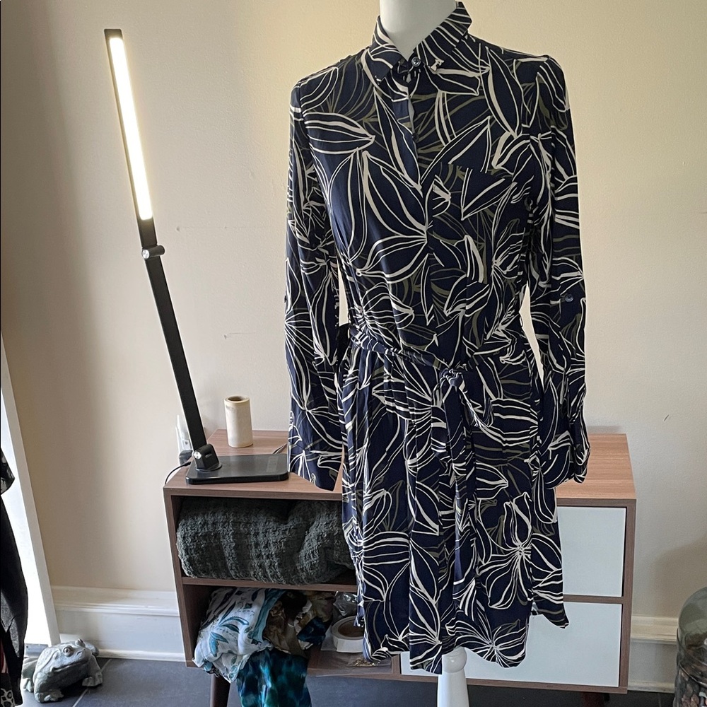 Ann Taylor Navy Blue with White and Olive Leaf 🍃 Print Long Sleeve Dress